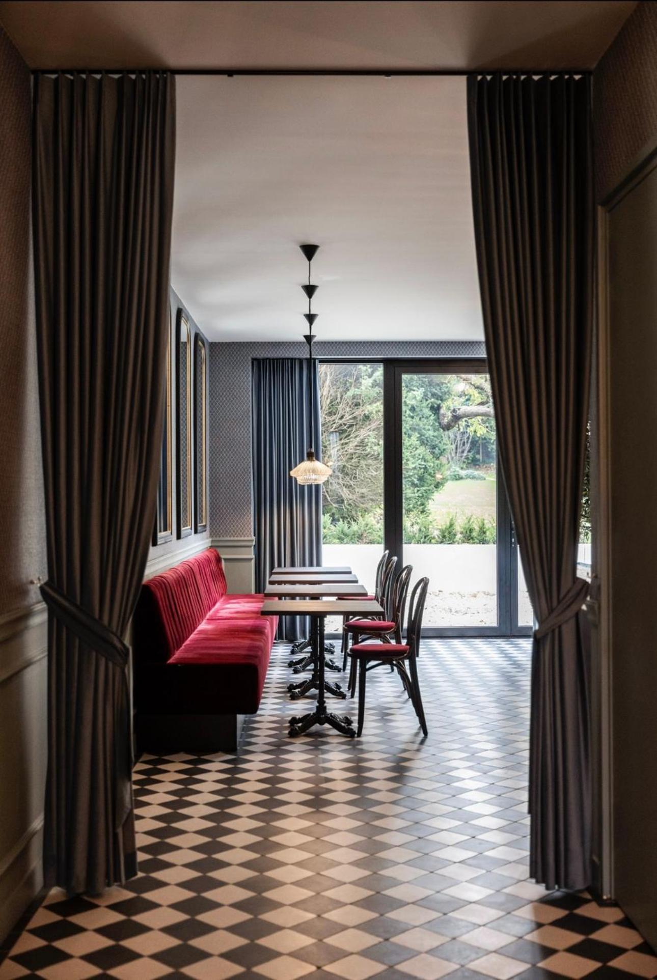 V Petit Bed & Breakfast