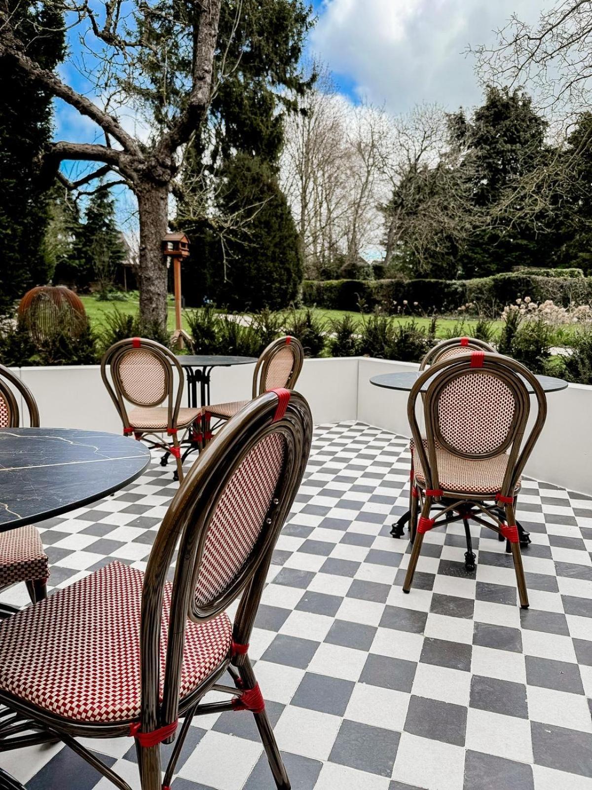 V Petit Couette-café *